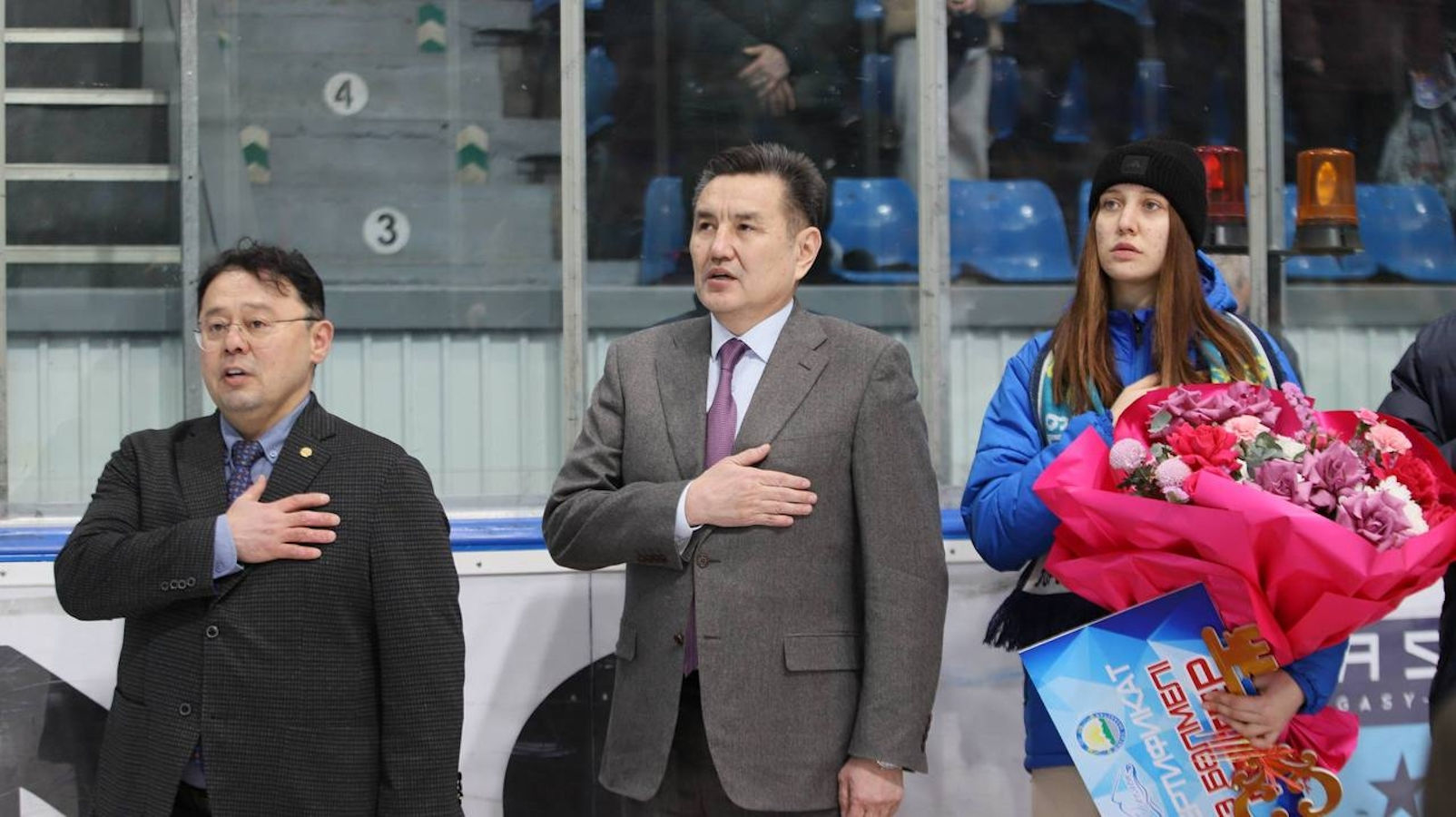 Аким ВКО вручил ключи от квартиры чемпионке летних Сурдлимпийских игр в Токио