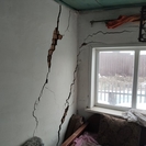 На одной из улиц Усть-Каменогорска разрушаются дома после порыва водопровода