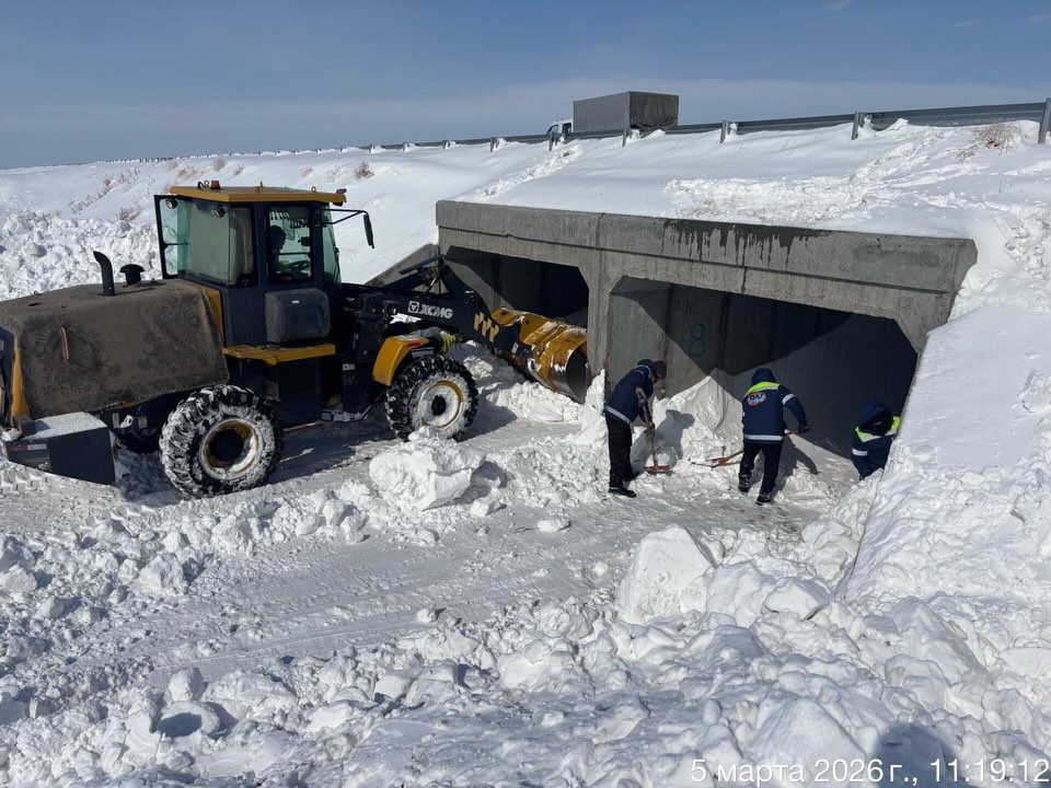 В Восточном Казахстане усилили защиту республиканских трасс от паводков