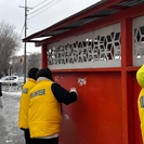 В Усть-Каменогорске павильоны на остановках очистили от объявлений