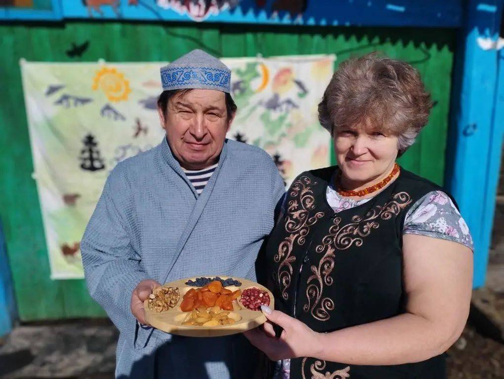 Мастеровитый выдумщик из Риддера украсил свой двор к Наурызу