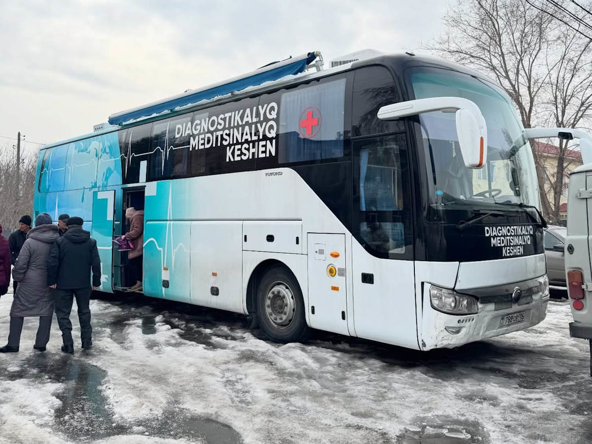 В сёла ВКО начал ездить медицинский автобус с флюорографическим оборудованием