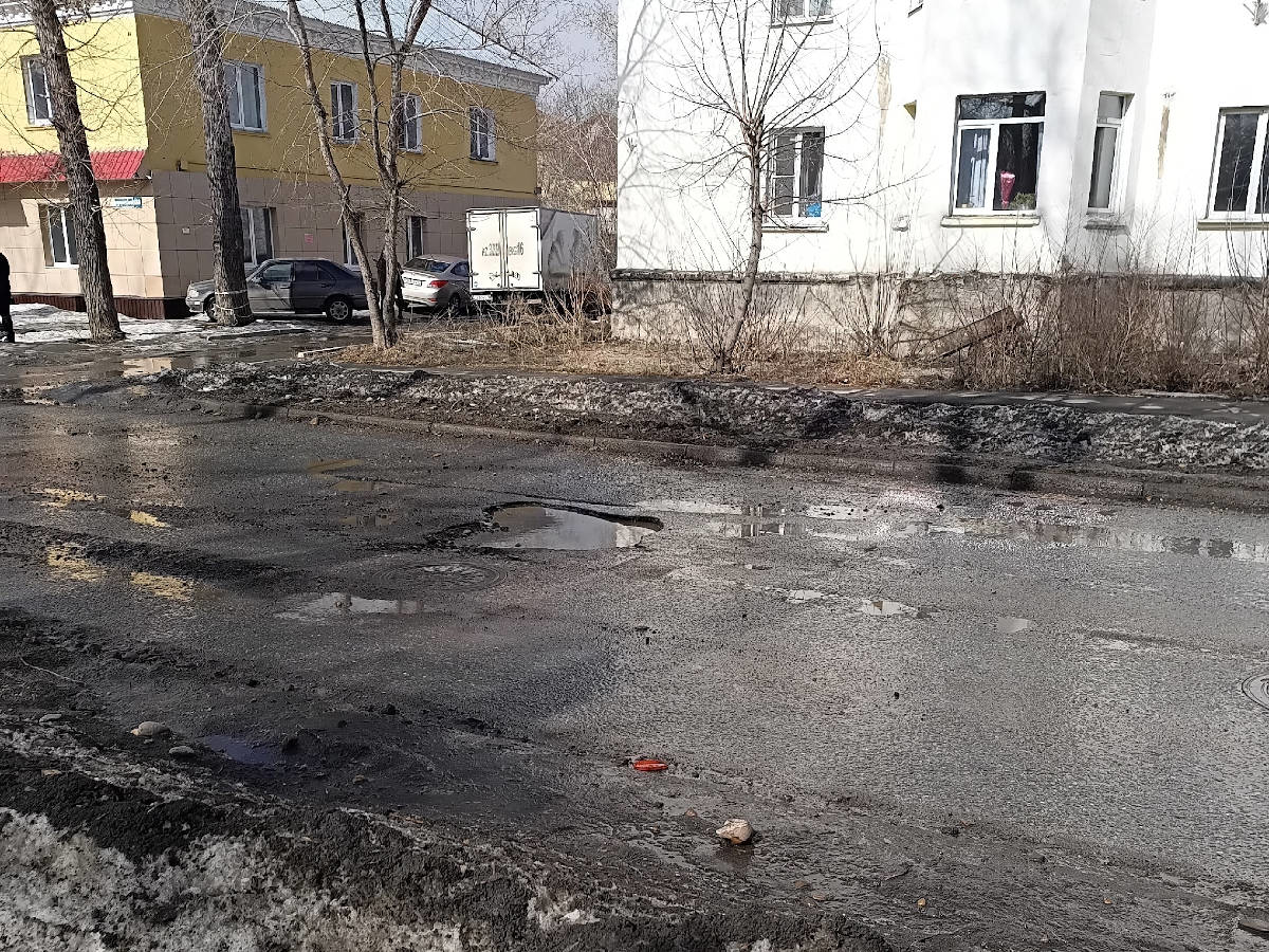 В ВКО зарегистрировано 15 происшествий, связанных с ямами на дорогах