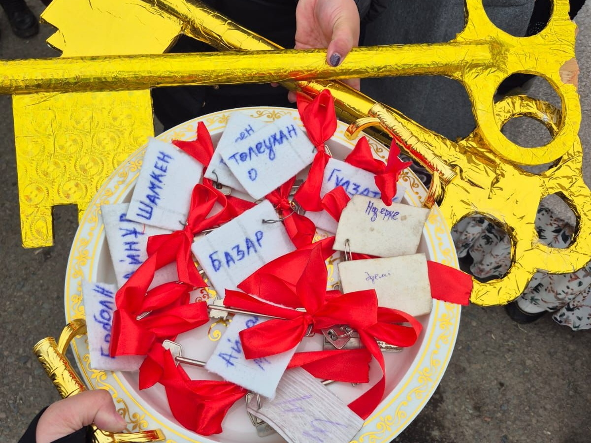 Президенттің әлеуметтік саясаты жүзеге асуда: ШҚО-да 18 отбасы баспаналы болды