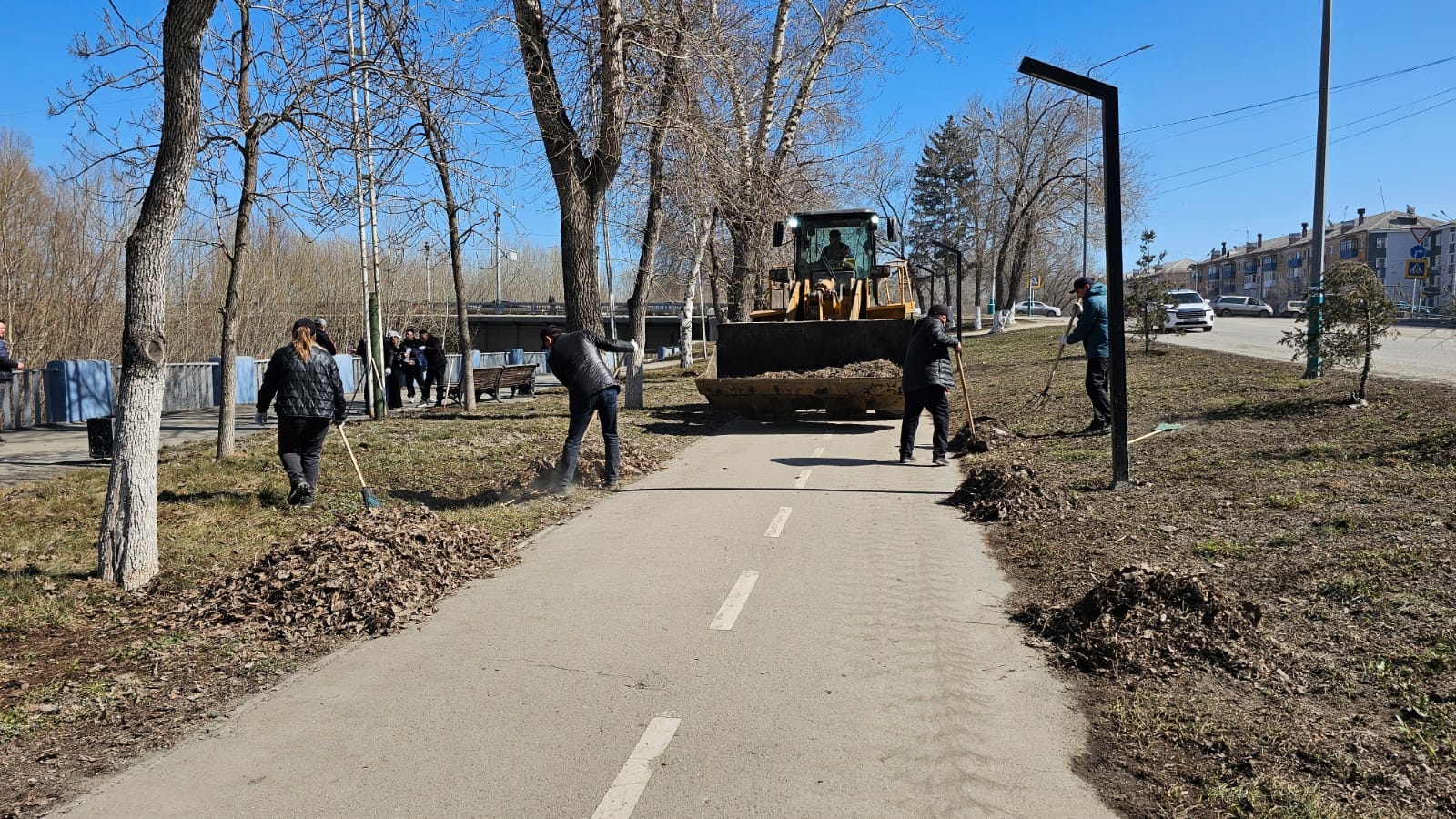 Огромное количество мусора собрали на набережной Усть-Каменогорск