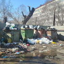 В Усть-Каменогорске возле мусорных баков обнаружили медицинские маски, халаты и перчатки