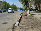 В Усть-Каменогорске приступили к замене бордюров