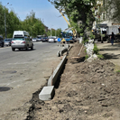 В Усть-Каменогорске приступили к замене бордюров