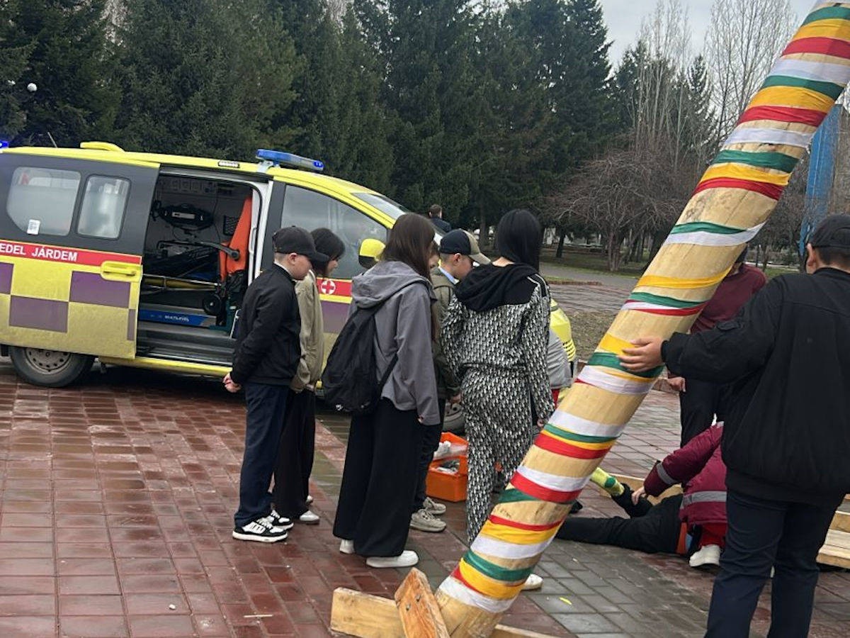 В Усть-Каменогорске подросток получил травму, упав с алтыбакана