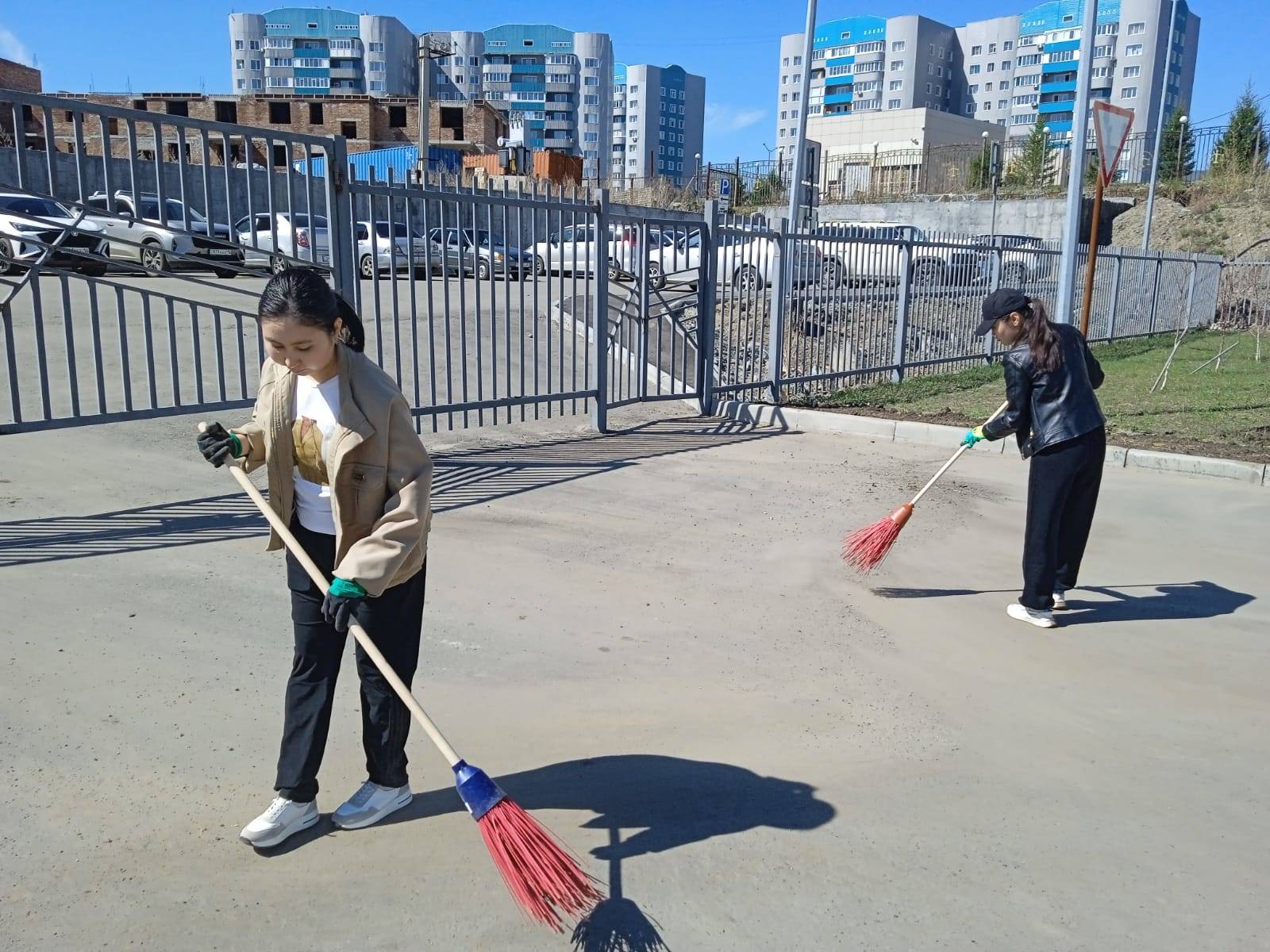 Аким ВКО призывает завершить основную уборку до 1 мая