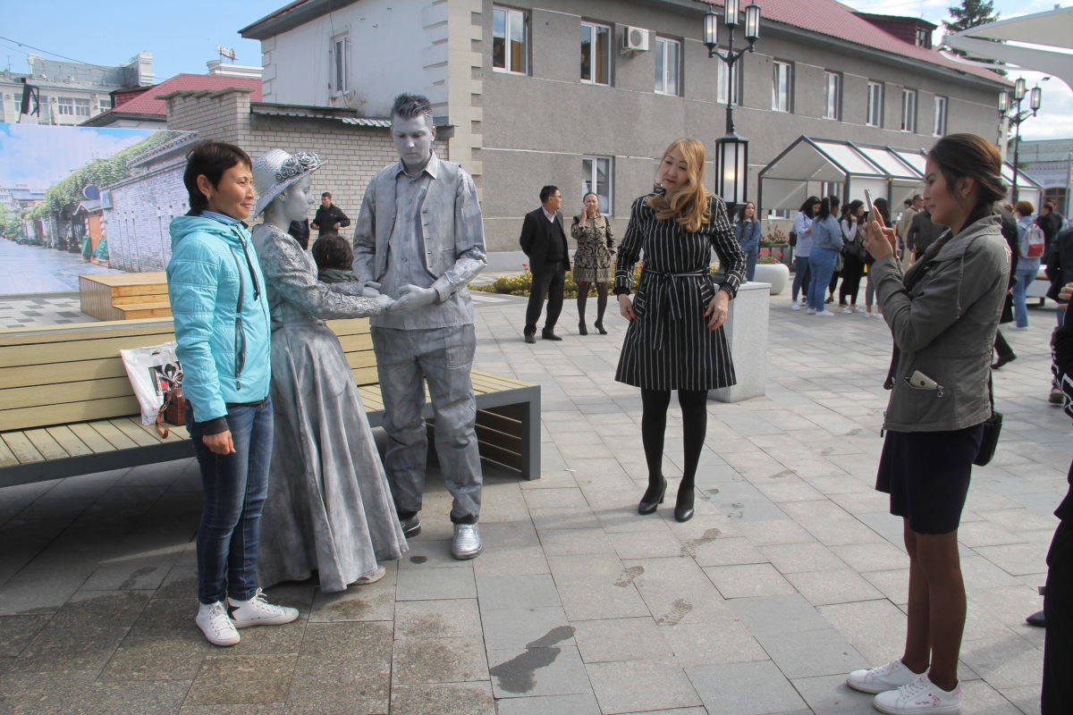 Аким ВКО планирует задерживать туристов в Усть-Каменогорске