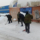 В Усть-Каменогорске к уборке снега снова привлекли постояльцев центра ресоциализации