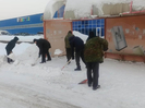 В Усть-Каменогорске к уборке снега снова привлекли постояльцев центра ресоциализации
