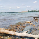 В Усть-Каменогорске побережье котлованов снова утопает в мусоре