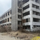 В городе Алтае школьница сорвалась со второго этажа «заброшки» 