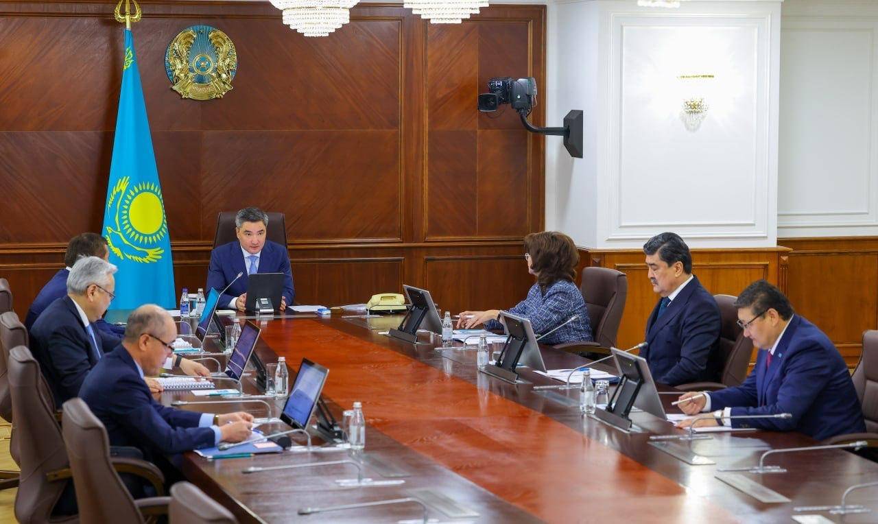 Олжас Бектенов Президенттің «Таза Қазақстан» бастамасын жүзеге асыру бойынша отырыс өткізді