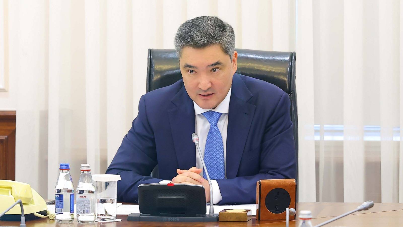 Олжас Бектенов поручил пересмотреть подходы к развитию легкой промышленности