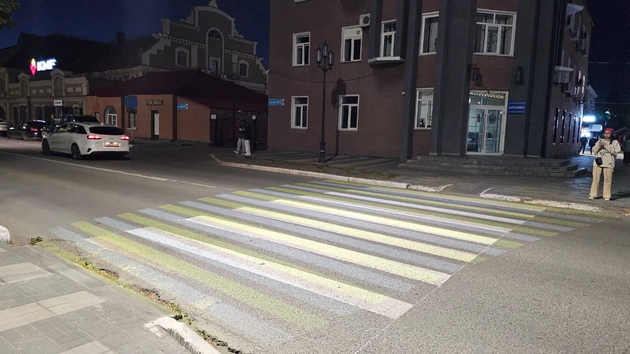 В Усть-Каменогорске действуют несколько проекционных пешеходных переходов
