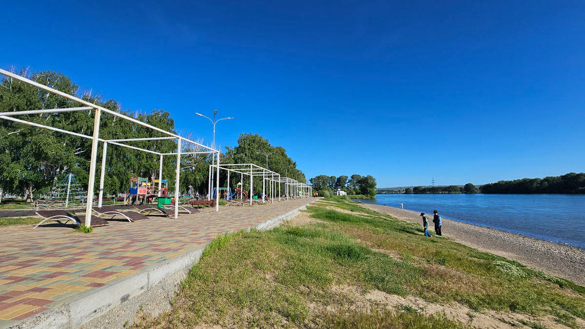 В Усть-Каменогорске хотят замедлить течение в Иртыше в районе пляжа