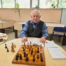 88-летний устькаменогорец стал волонтёром и занимается с детьми