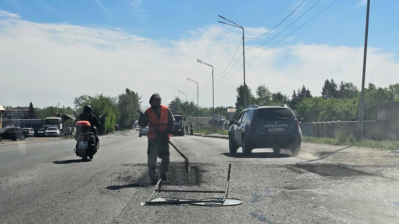 В Усть-Каменогорске приступили к ремонту на Понтонном мосту