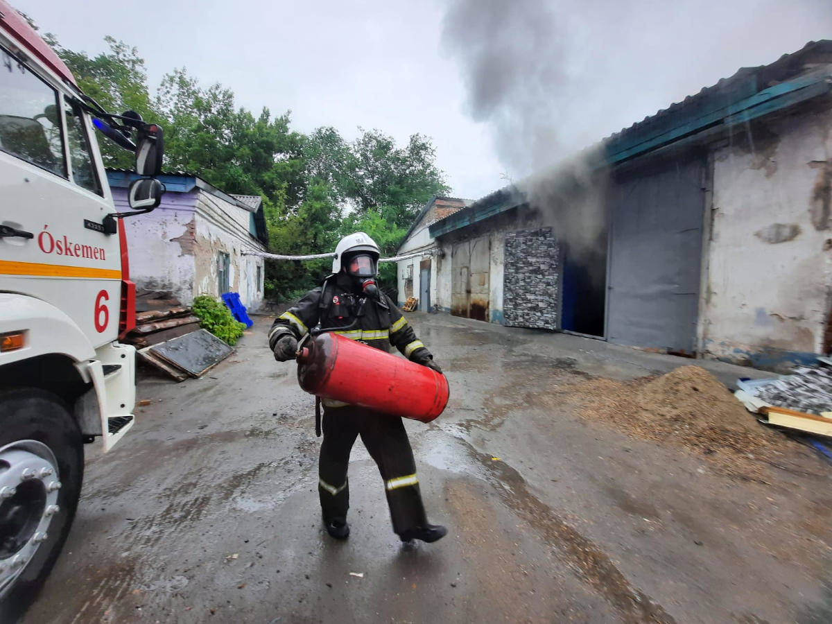 В Усть-Каменогорске пожарные предотвратили взрыв