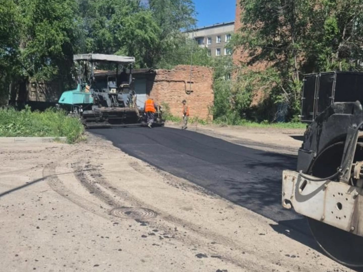 В Усть-Каменогорске к асфальтированию дорог приступили в районе Прохладной