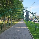 В Усть-Каменогорске начали устанавливать цветочные арки