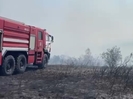 В Усть-Каменогорске горит сухая трава: сильный ветер осложняет тушение пожара