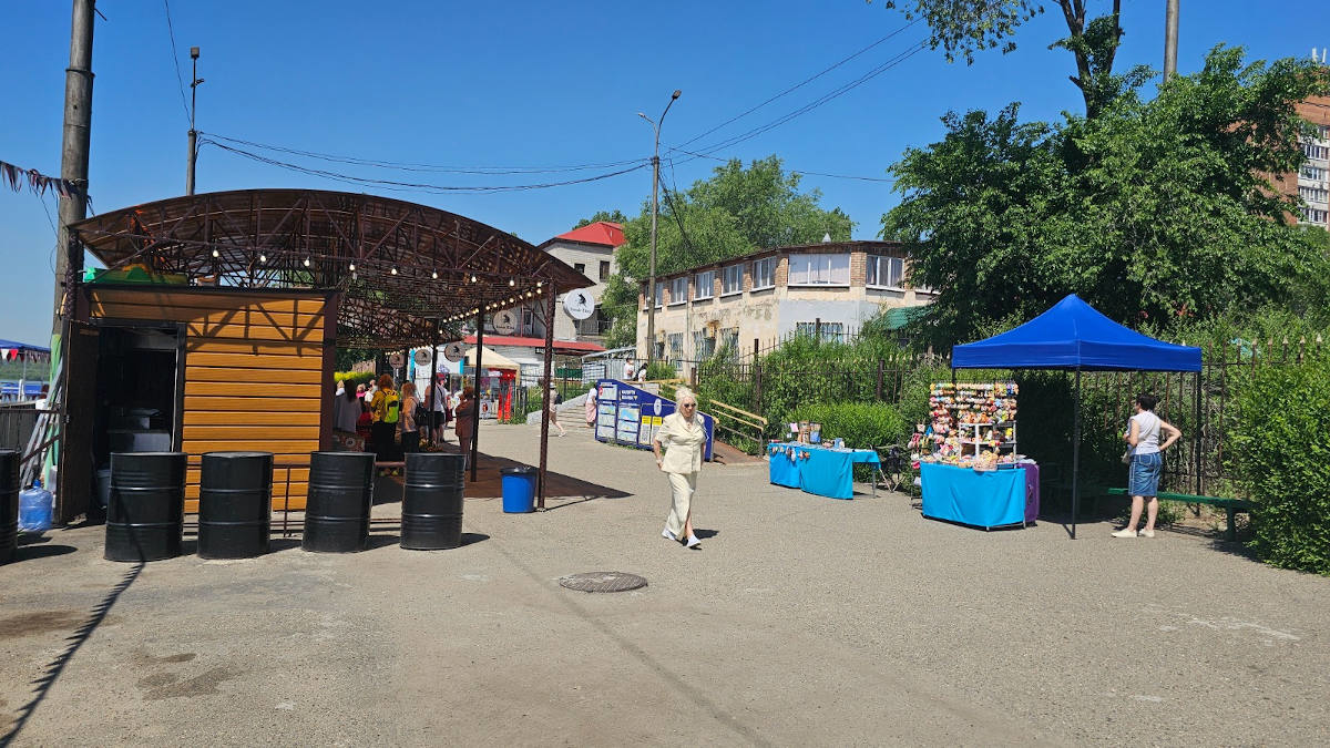 В Усть-Каменогорске на Речном вокзале можно насладиться живой музыкой