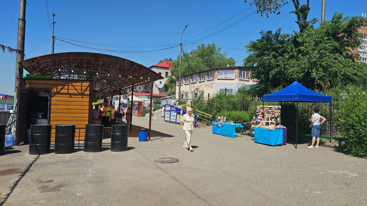 В Усть-Каменогорске на Речном вокзале можно насладиться живой музыкой