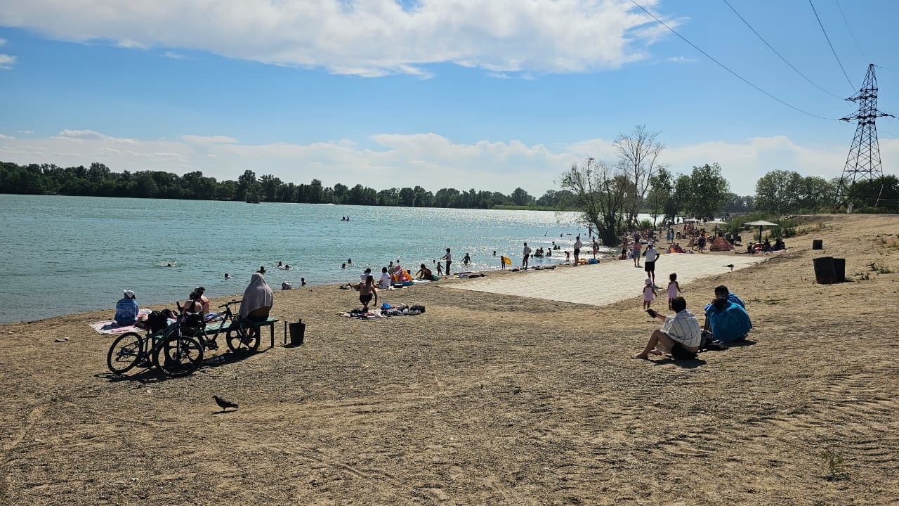 В Усть-Каменогорске произошла серия краж на городском пляже