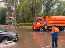 На Усть-Каменогорск обрушился ливень: затопило улицы