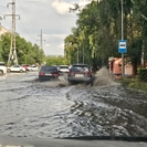 В Усть-Каменогорске автомобилистам посоветовали «не создавать волну» на подтопленных улицах