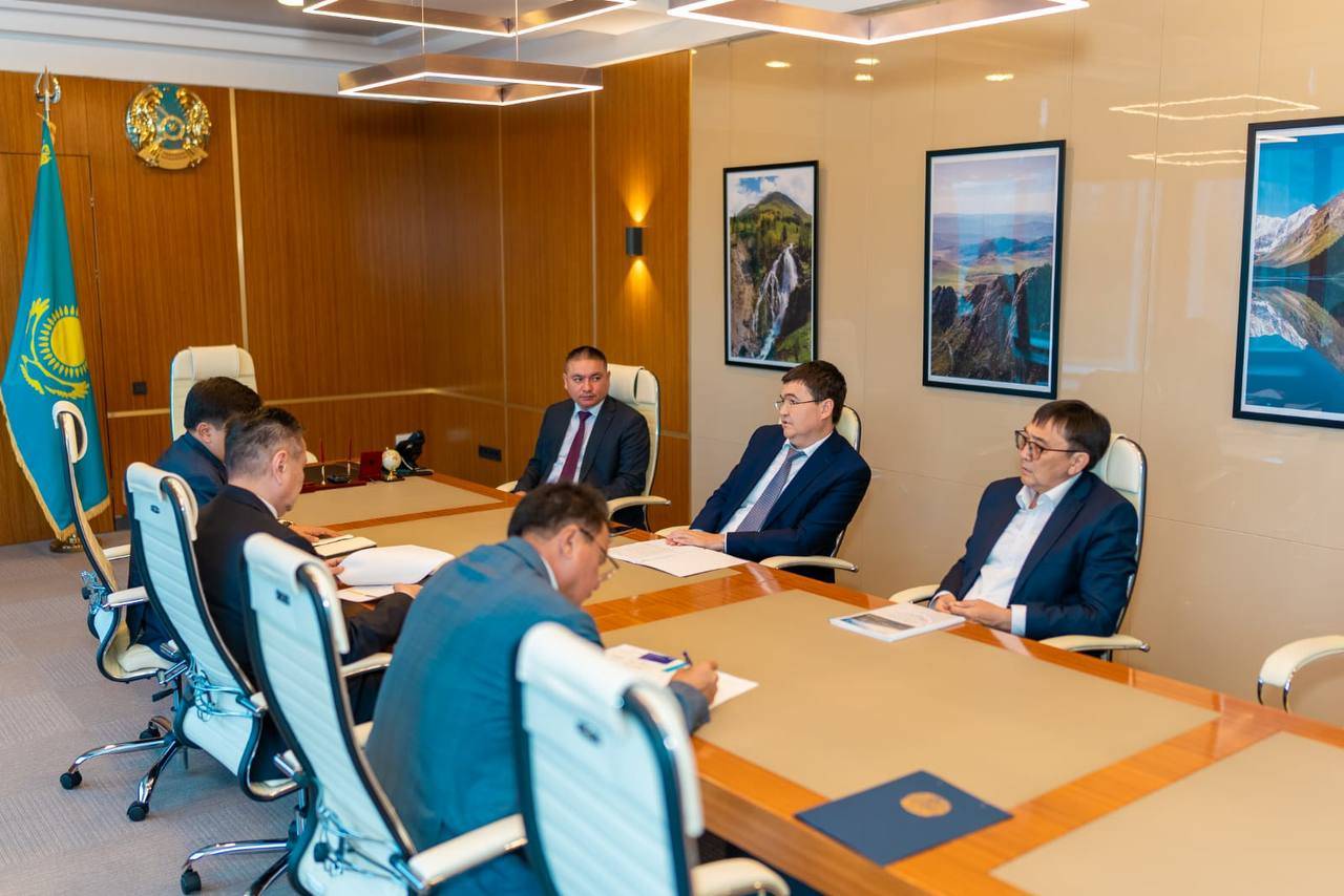 ШҚО әкімі «Қазпошта» АҚ басқарма төрағасымен кездесті