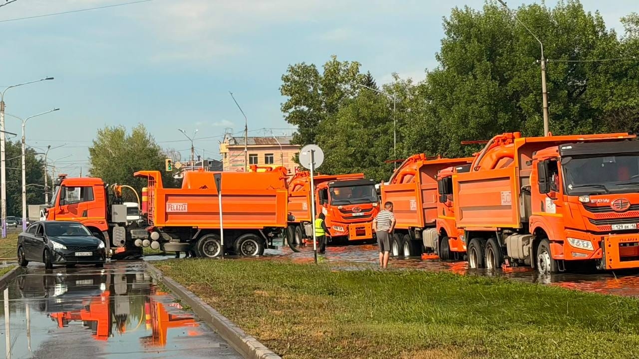 Акимат Усть-Каменогорска поблагодарил коммунальщиков и МЧС за ликвидацию "потопа"