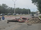В Усть-Каменогорске коммунальщики создали препятствие на проспекте Абая