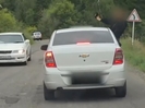 Чуть не выпала из окна авто: в ВКО водителя и пассажирку оштрафовали на Бухтарминской трассе