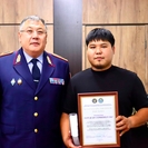 В Усть-Каменогорске поблагодарили таксиста, спасшего пенсионерку от телефонных мошенников