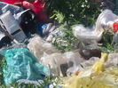 Мусор у вертолетного поля в Усть-Каменогорске создает угрозу безопасности полетов