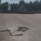 В Усть-Каменогорске после ремонта фонтанов на площади забыли привести в порядок тротуарную плитку