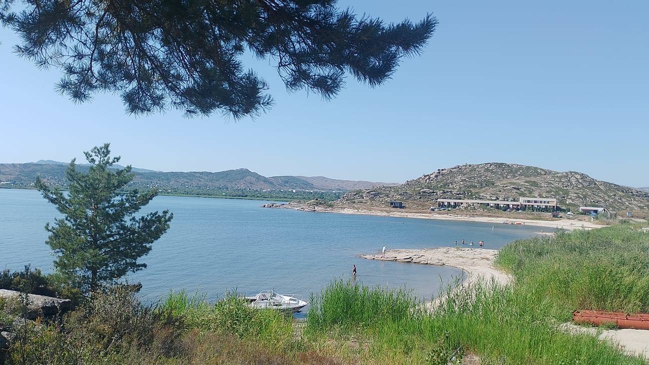 На побережье Бухтарминского водохранилища в районе Мохнатки провели субботник
