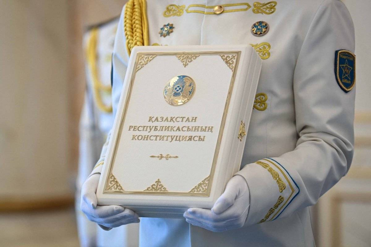 В школах Казахстана введут «Основы Конституции» и «Закон и Порядок»
