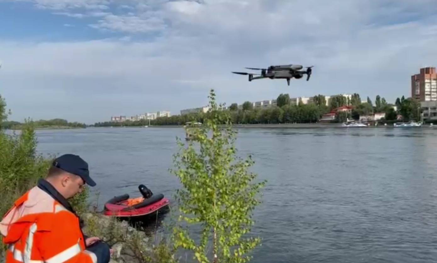 В Усть-Каменогорске продолжаются поиски спрыгнувшего с моста мужчины