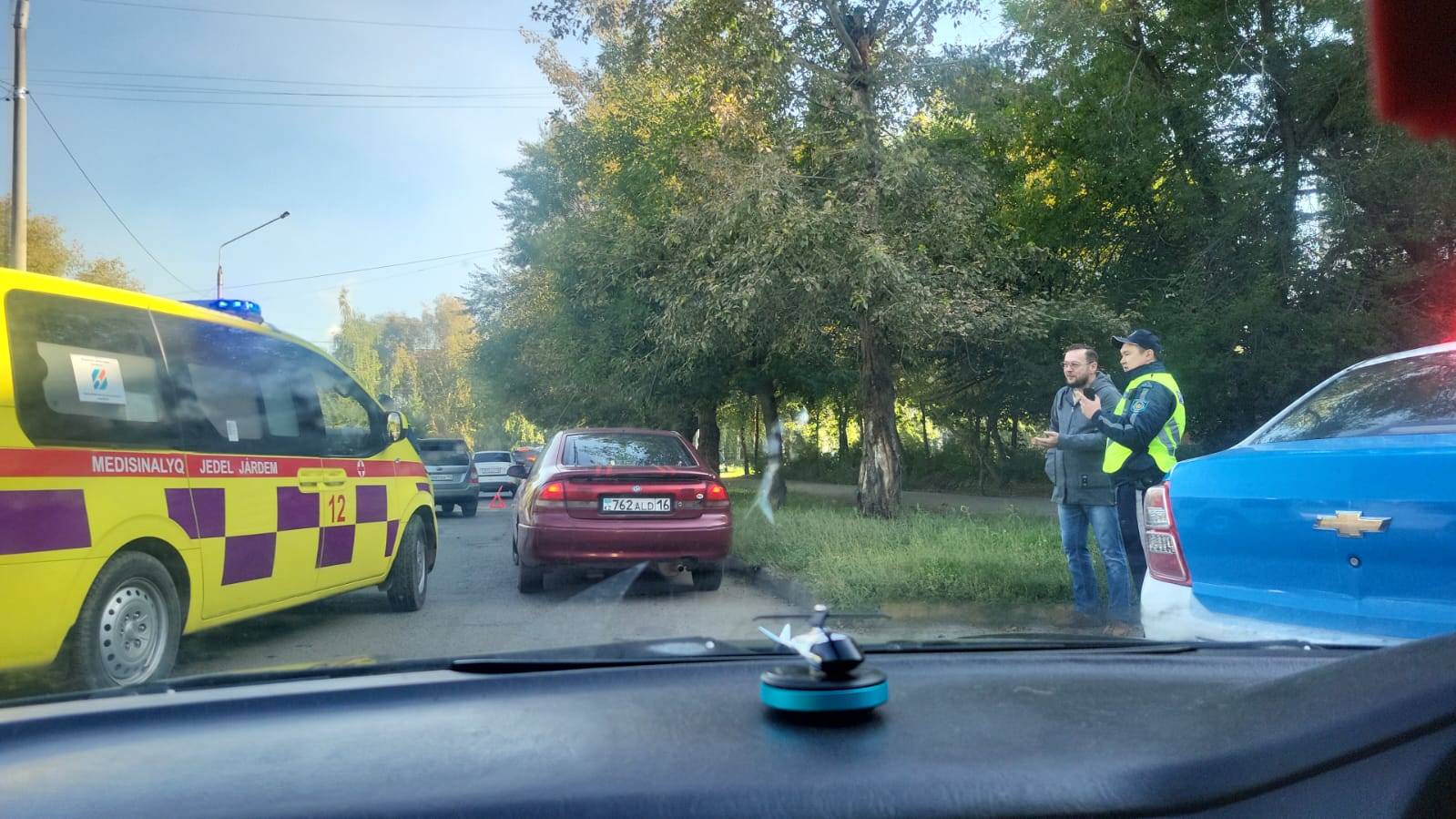 В Усть-Каменогорске случилось ДТП с машиной скорой помощи