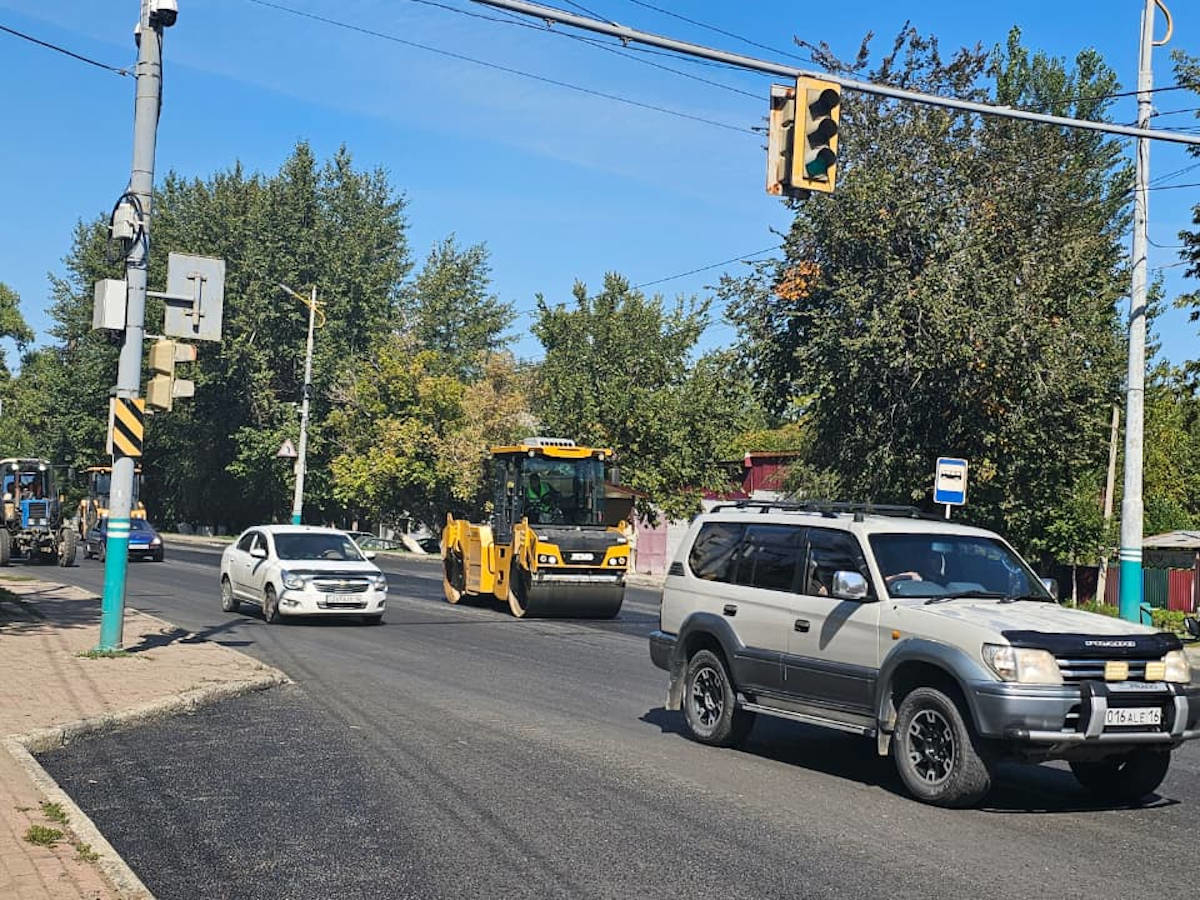 Средний ремонт дорог в Усть-Каменогорске планируют завершить до 10 сентября