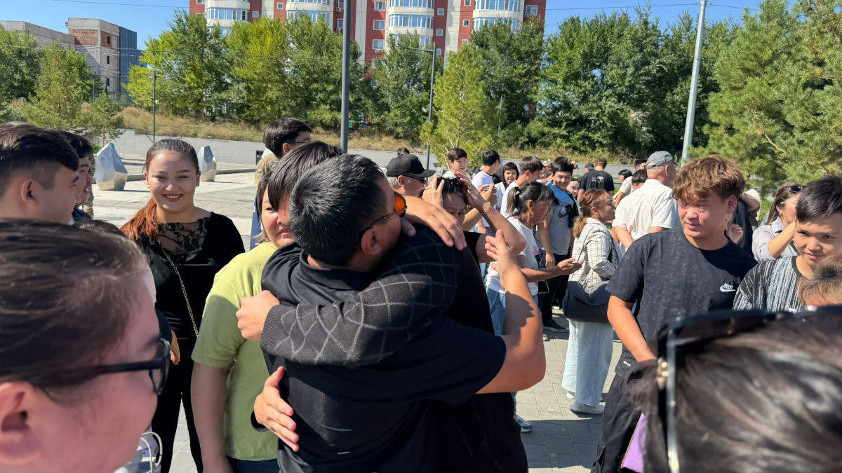 В Усть-Каменогорске проводили первых призывников осенней кампании