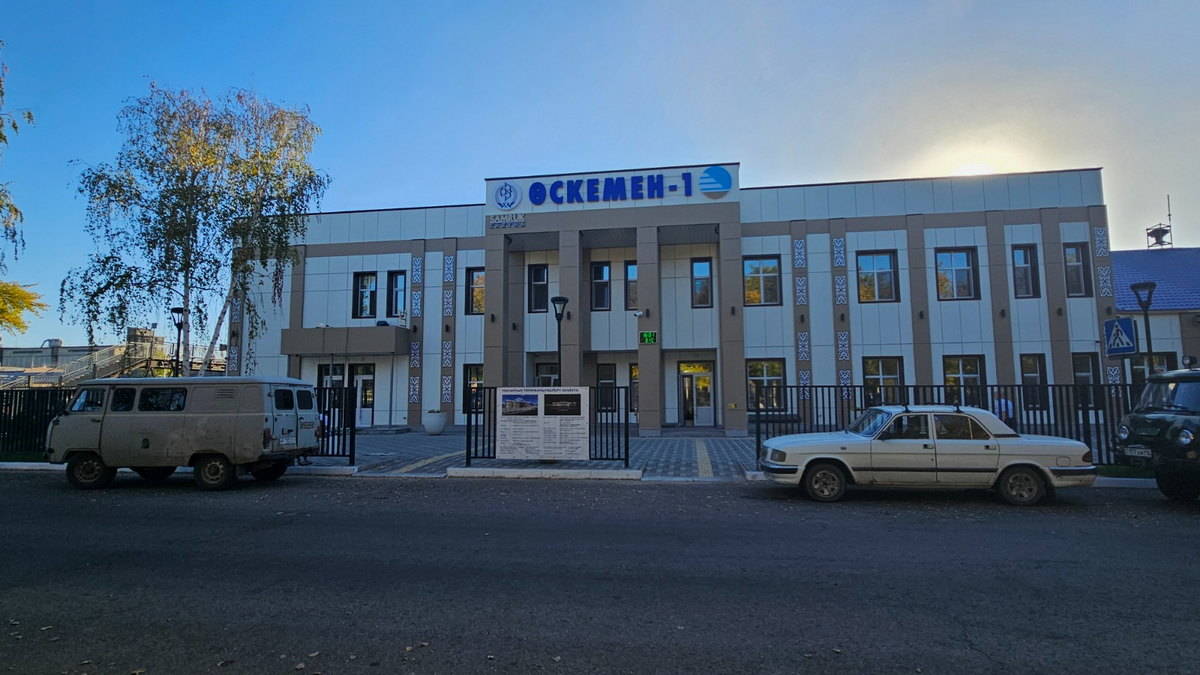 В Усть-Каменогорске благоустроили привокзальную площадь