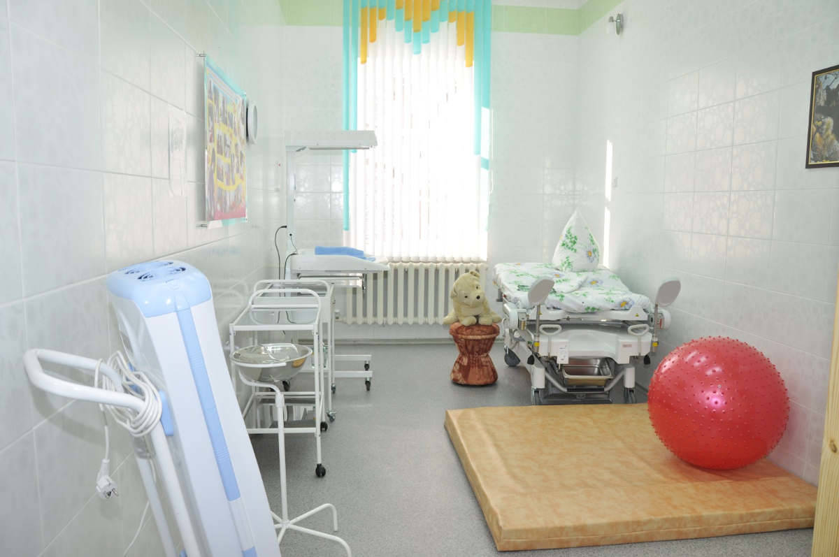 За сутки — три двойни: в Центре матери и ребенка родились шесть малышей