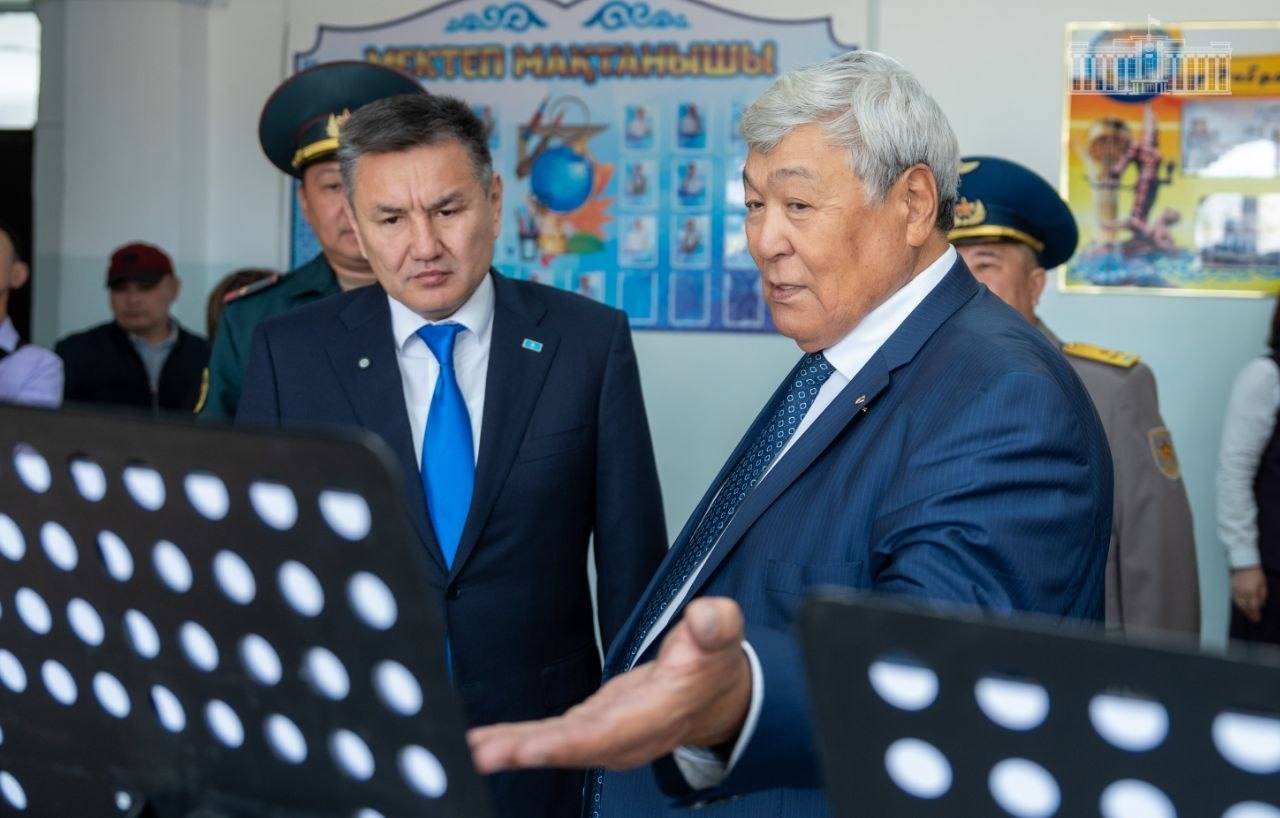Токтар Аубакиров посетил школу в ВКО